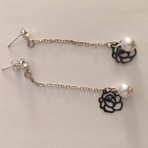 Silver dangle earrings with black flower an pearl.